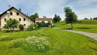 Expose Bauernhof mit 4000 m² Garten, Garagen und Wirtschaftsgebäude in Oberösterreich