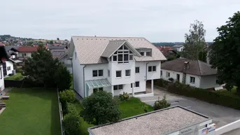 Expose Top 1 – Dachgeschosswohnung mit Garten und Pavillon in Gmunden – Blick auf den Traunstein und Grünberg