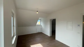 Expose Top 2 – Gemütliche 2-Zimmer-Dachgeschosswohnung mit Blick auf den Grünberg und Traunstein