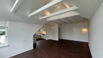 Expose Top 1 – Dachgeschosswohnung mit Garten und Pavillon in Gmunden – Blick auf den Traunstein und Grünberg