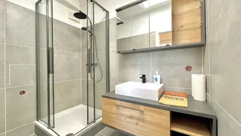 Expose Schön sanierte 2 Zimmer in Top-Lage - modernes Traumbad - 4. Etage mit Lift - Carport