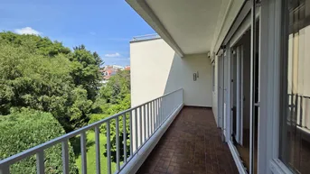Expose Entzückende Familienwohnung - Loggia und Gartennutzung - Klimaanlage - 3 Schlafzimmer