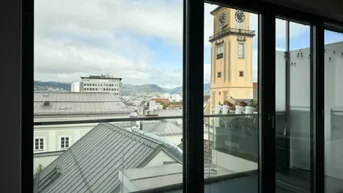 Expose Modernes Wohnen auf zwei Ebenen: Stilvolle Wohnung mit Loggia und Dom-Panorama