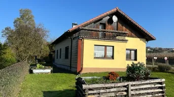 Expose Natur pur: Kleines Haus im Grünen mit großem Garten.