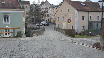 Expose Braunau am Inn: Neuer Preis! Verkauft werden 2 Etagen eines Altstadthauses, Nutzung Wohnung oder Büro möglich!