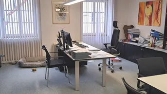 Expose Braunau am Inn: Neuer Preis! Verkauft werden 2 Etagen eines Altstadthauses, Nutzung Wohnung oder Büro möglich!