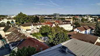 Expose WELS | NEUSTADT: Top-renovierte 2-Zimmer-Wohnung mit Weitblick über die Dächer von Wels!