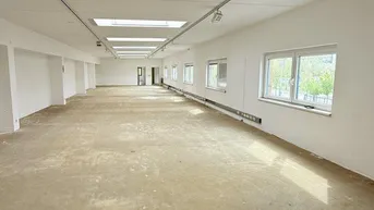 Expose Bürofläche &amp; Showroom direkt bei U6 - belagsfertig