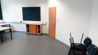 Expose Schöne, gepflegte und geräumige Bürofläche mit ausreichend Parkmöglichkeiten, direkt an der Grenze zu Ungarn ...!