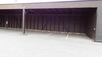 Expose Großzügige und neuwertige Carport-Stellplätze mit guter Erreichbarkeit ...!