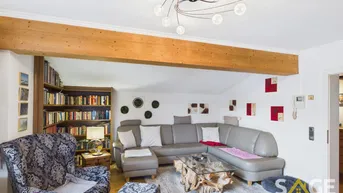 Expose bemerkenswert großzügige Dachgeschoßwohnung mit Blick auf Stadtmauer und Kirche
