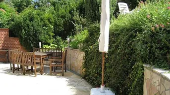Expose Exklusives Reihenhaus bei der Amerikanischen Schule: 5 Zimmer, + Gäste-Studio mit Bad, Garten, Balkon, Garage, viel Platz und Ruhe!