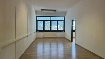 Expose 2-Raum-Büro in Rum