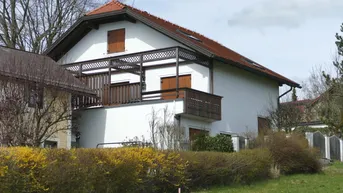 Expose Geräumiges Ein-/Mehrfamilienhaus in Aussichtslage und Seenähe