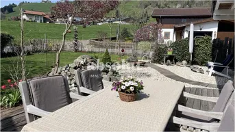 Expose Attraktives, modernes Haus mit 2 Einheiten in sonniger Lage, großem Garten, Carport, PV-Anlage uvm