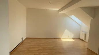 Expose PROVISIONSFREI: Dachgeschosswohnung mit ca. 70,20 m² und möblierter Küche ++ FOHNSDORF ++