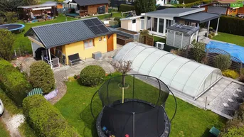Expose Gepflegter Kleingarten mit beheiztem und überdachten Pool