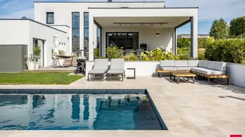 Expose Raus aus der Stadt: Topmodernes Einfamilienhaus mit Pool im Grünen zum Kauf