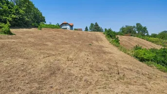 Expose Traumhaftes, ruhiges, sonniges Hanggrundstück: Weitläufig mit Panoramablick