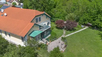 Expose Landschaftliche Idylle: Historisches, französisches Jagd-Chalet mit eigenem Park in absoluter Ruhelage