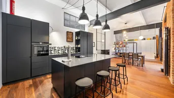 Expose Designer-Loft mit Balkon in den ruhigen Innenhof
