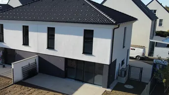 Expose Energieeffiziente Doppelhaushälfte inkl. Photovoltaikanlage und Luftwärmepumpe – Haus links
