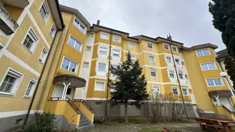Expose große Eigentumswohnung im 3. Stock mit Fernsicht und Garage zu verkaufen