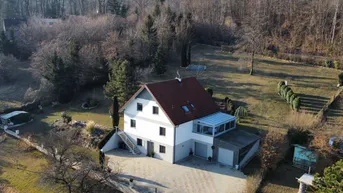 Expose LAGE LAGE LAGE - gepflegtes Wohnhaus mit Vollkeller und Garagen auf traumhaftem Grundstück am Waldrand mit Fernblick zu verkaufen