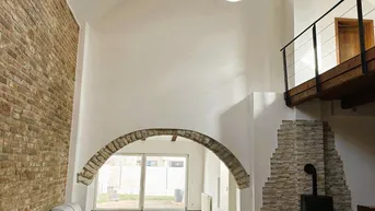 Expose außergewöhnliche Liegenschaft - umgebauter Stadl im loftähnlichen Stil mit Pool zu verkaufen
