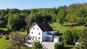 Expose LAGE LAGE LAGE - gepflegtes Wohnhaus mit Vollkeller und Garagen auf traumhaftem Grundstück am Waldrand mit Fernblick zu verkaufen