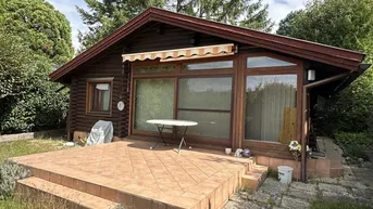 Expose Blockbohlenhaus mit Wintergarten und Doppelgarage auf Eigengrund - mit Seebenützung zu verkaufen
