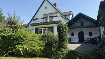 Expose Stilvolles Haus in Bestlage von Wiener Neustadt – Großes Grundstück mit Pool, Altbaumbestand &amp; großer Garage