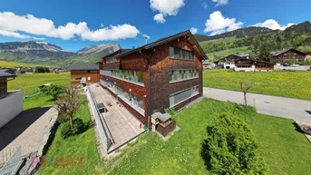 Expose Bergluft &amp; Behaglichkeit: Ihr neues Zuhause im Bregenzerwald