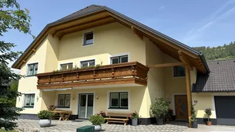 Expose Zweifamilienhaus - Wohnglück im Grünen