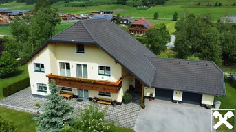 Expose Zweifamilienhaus - Wohnglück im Grünen