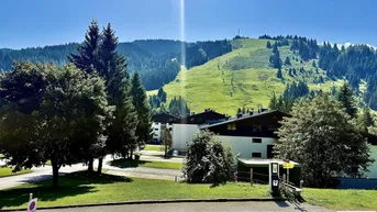 Expose Ferienwohnung mit Blick auf die Skipiste im Hinterthal