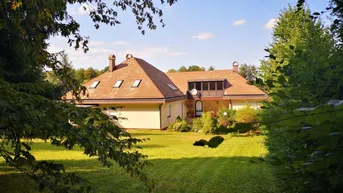 Expose Ruhig gelegene Villa mit Jagdzimmer und idyllischem, großem Garten