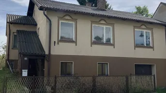 Expose Haus in Ruhelage zum Sanieren mit großem Garten, Balkon und Garage