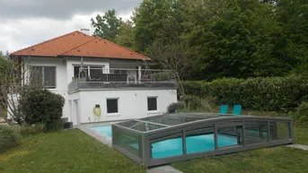 Expose Wohnen im "Grünen" - Einfamilienhaus mit Sonnenterrasse und Swimming -Pool