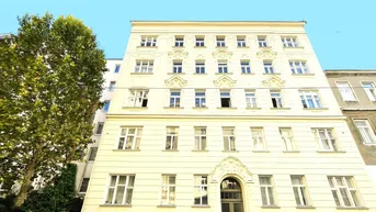 Expose ECHTE TOPLAGE - STILWOHNUNG - JUGENDSTILHAUS - LIFT - 4 ZIMMER - SANIERUNGSBEDARF