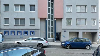 Expose IHR NEUES ZUHAUSE IN DER STADT // KOMPAKT, PRAKTISCH UND PERFEKT ANGEBUNDEN // 1,5 ZIMMER UND GARAGENSTELLPLATZ