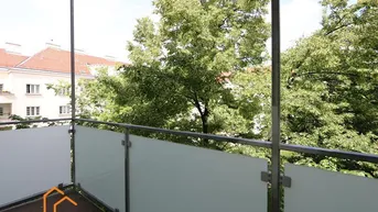 Expose IDEALE Kombi aus Komfort &amp; Altbau-Charme: 2,5 Zimmer + Wohn-Küche + 11 m2 Balkon in U-3 Nähe
