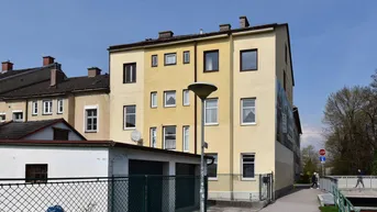 Expose Haus mit 3 Wohnungen, Dachboden, 2 Garagen und Fernwärme in St. Pölten