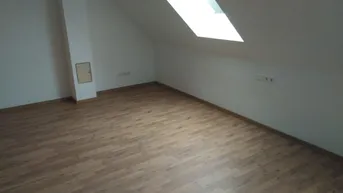 Expose Provisionsfreie 46 m2 Dachgeschoss Wohnung Eigennutzung oder Anlage