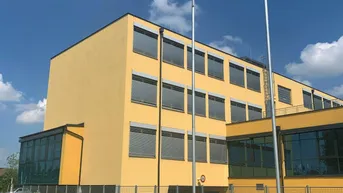 Expose * CITY GATE * EFFIZIENTE BÜROFLÄCHEN MIT NIEDRIGEN BETRIEBSKOSTEN * MODERNES BÜROGEBÄUDE **