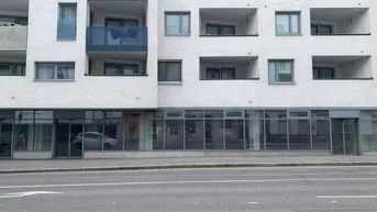 Expose + + + ca. 300, ca. 500 oder ca. 800 m² Geschäftsflächen + + + SEHR GUTE SICHTBARKEIT + + +