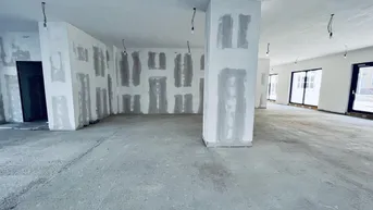 Expose + + + KARMELITERHOF + + + GESCHÄFTSFLÄCHE (Edelrohbau) mit Gastgarten + + + NÄHE RATHAUS + + +