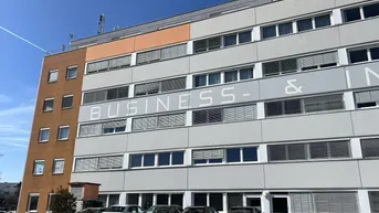 Expose + + + BIZ St. Pölten + + + BUSINESS und INNOVATIONSZENTRUM + + + E-Ladestationen vor Ort