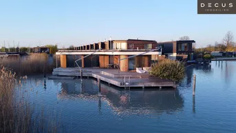 Expose | EINZIGARTIGES LUXUS-SEEHAUS IN ALLEINLAGE DIREKT AM SEE | VOLL-MÖBLIERT | SÜDWESTSEITIG