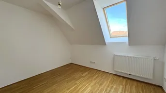 Expose | CHARMANTE &amp; HELLE DACHGESCHOSSWOHNUNG | MODERNE KÜCHE | 2 ZIMMER | TOP LAGE | MIT BLICK AUF DEN HAUPTPLATZ